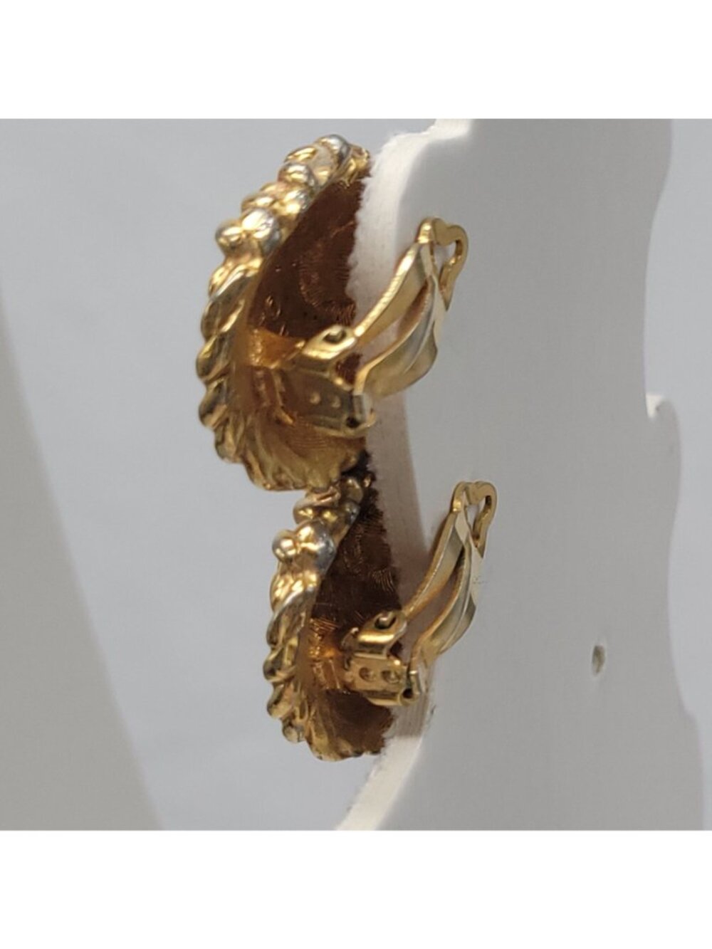 Gold-Tone Woven Clip-On Earrings By AK With Textured Design Vtg Classic Style 1" - Picture 8 of 15